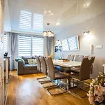 Apartmán Ksiazecy Premium Klimatyzacja 3 Sypialnie 3 Bedrooms *