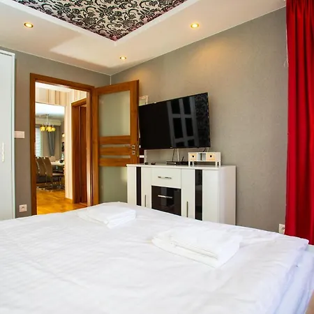 Apartment Ksiazecy Premium Klimatyzacja 3 Sypialnie 3 Bedrooms *