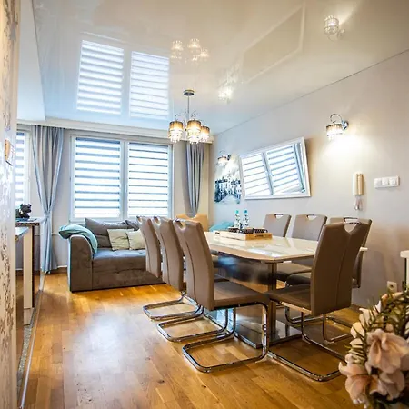 Apartment Ksiazecy Premium Klimatyzacja 3 Sypialnie 3 Bedrooms *