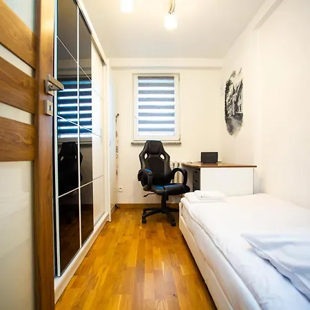 Apartment Ksiazecy Premium Klimatyzacja 3 Sypialnie 3 Bedrooms *