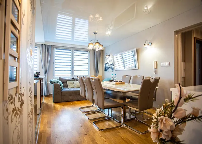 Apartment Ksiazecy Premium Klimatyzacja 3 Sypialnie 3 Bedrooms *